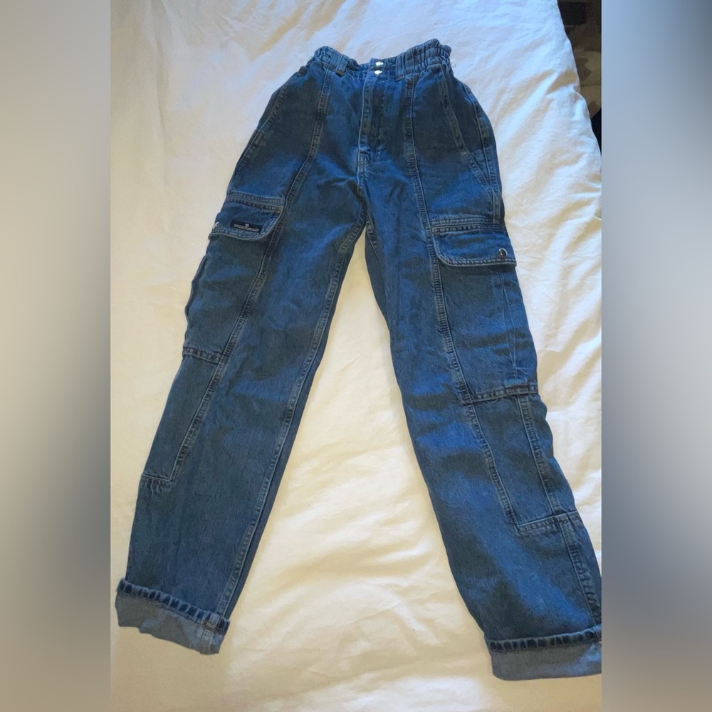 Urban Outfitters BDG cargo jeans. Size XS, fit like a 0. Condition like new.